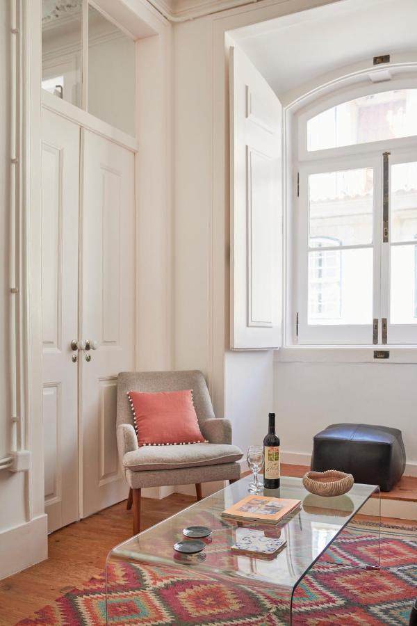 Sunny Pink Street Historical Apt, By Timecooler Lisboa Ngoại thất bức ảnh