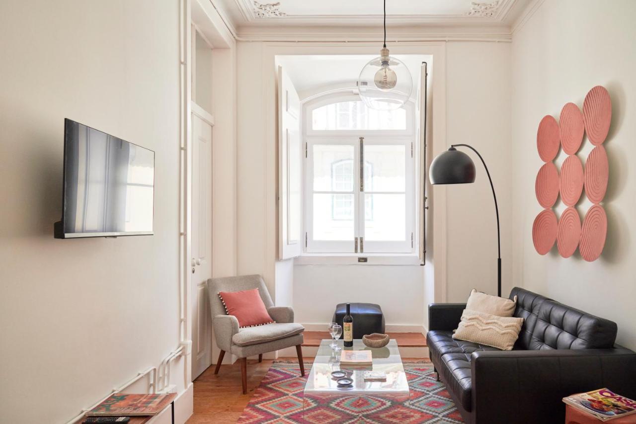 Sunny Pink Street Historical Apt, By Timecooler Lisboa Ngoại thất bức ảnh