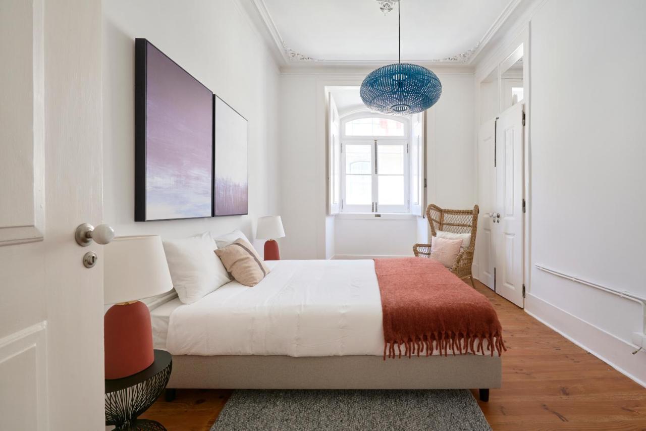 Sunny Pink Street Historical Apt, By Timecooler Lisboa Ngoại thất bức ảnh