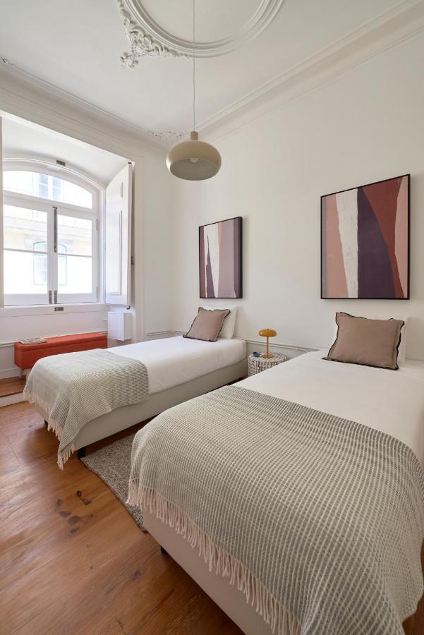 Sunny Pink Street Historical Apt, By Timecooler Lisboa Ngoại thất bức ảnh