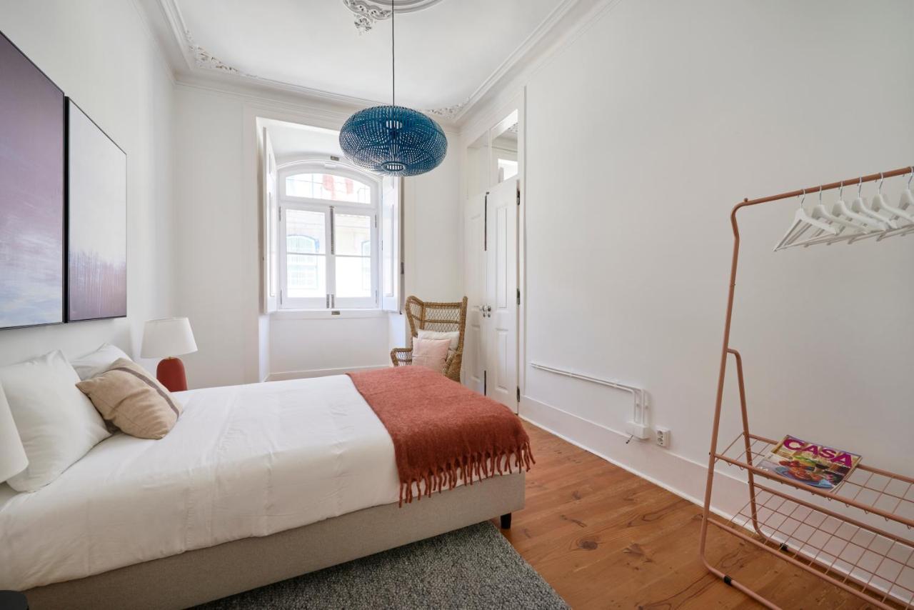 Sunny Pink Street Historical Apt, By Timecooler Lisboa Ngoại thất bức ảnh