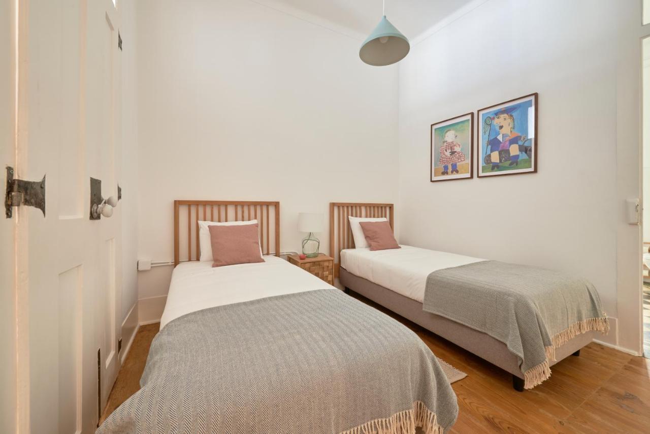 Sunny Pink Street Historical Apt, By Timecooler Lisboa Ngoại thất bức ảnh