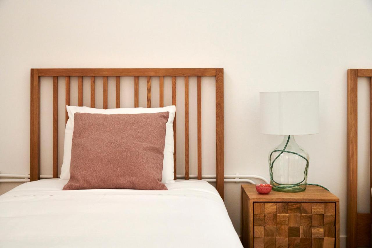 Sunny Pink Street Historical Apt, By Timecooler Lisboa Ngoại thất bức ảnh